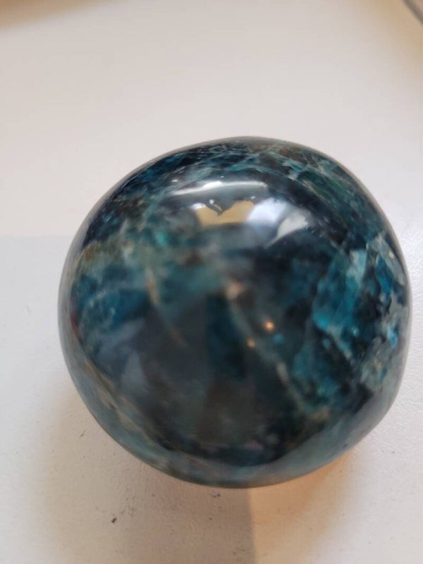 Apetiet Palmsteen 5 cm Werkt op de dunne darm, activeert een betere opname van voeding in het bloed. Mensen met overgewicht hebben baat bij een apatiet in de broekzak dragen. Apatiet verzacht stress en zenuwspanningen en sterkt het immuunsysteem. Goed teg