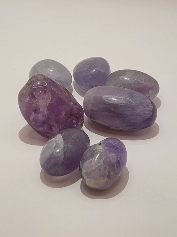 Fluorite  is een sterk beschermende, reinigende en stabiliserende edelsteen die helpt bij het brengen van structuur en focus.