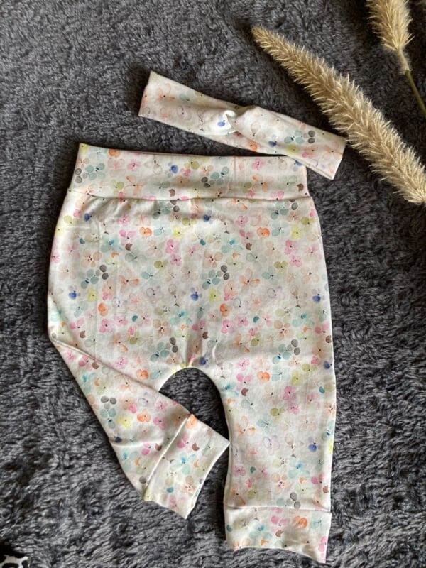 New born set gekleurde bloementjes