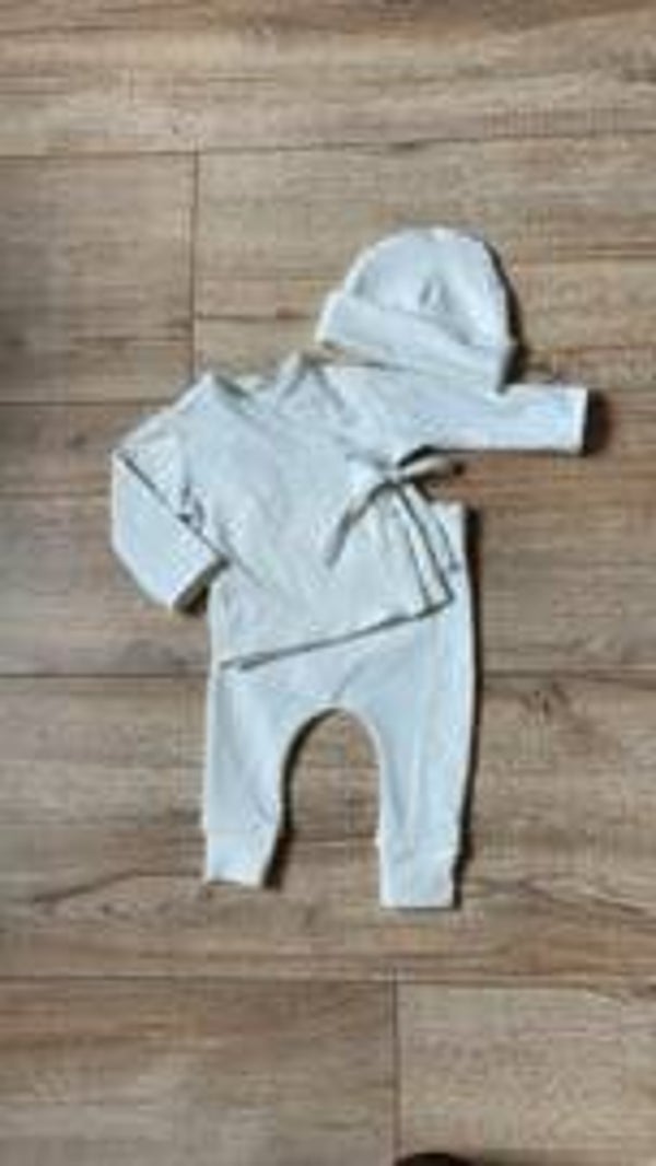 New born set off white 3 delig