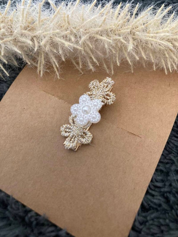 Haarclip goud / wit bloemetje