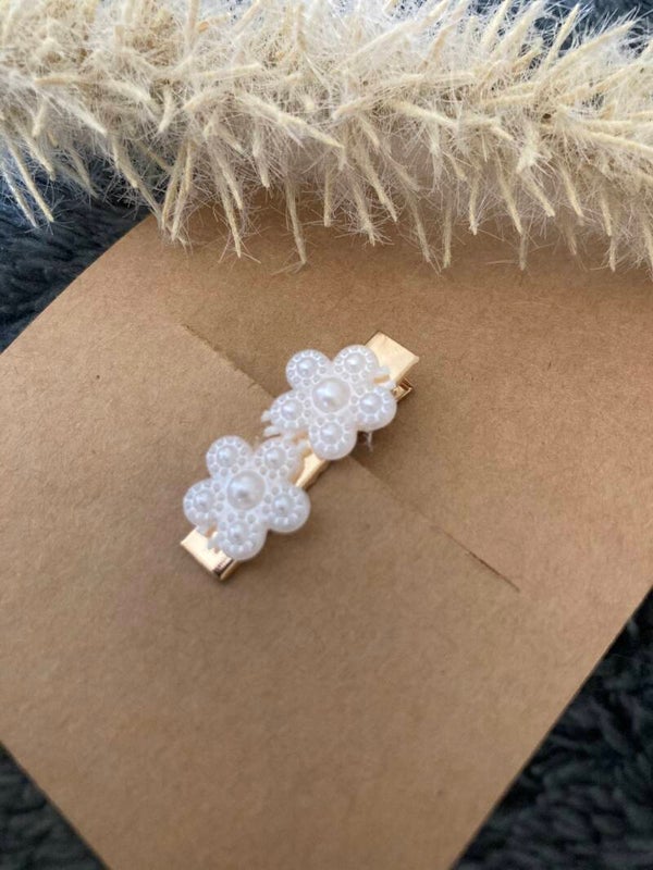 Haarclip wit bloemetje