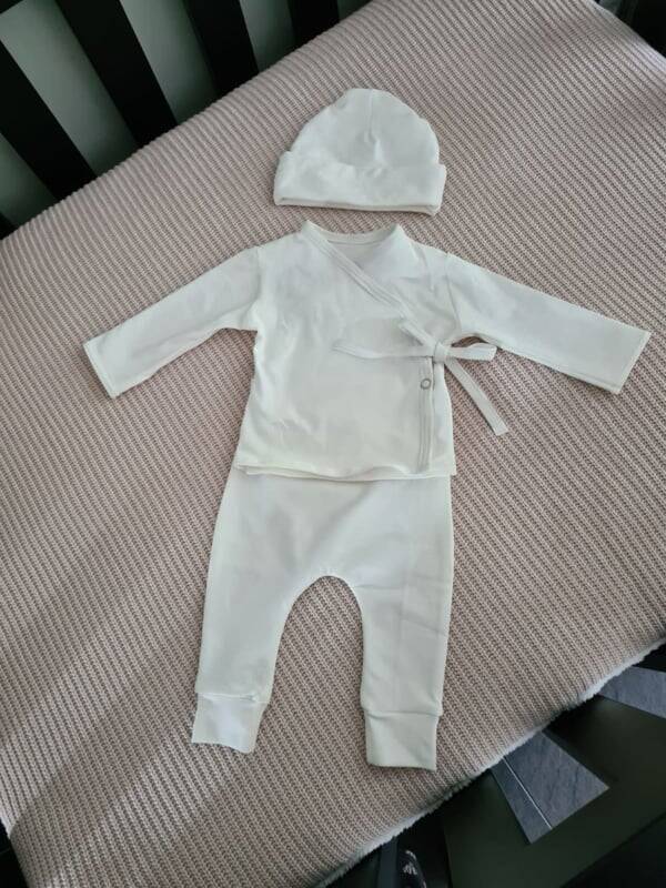 New born set off white 2 delig