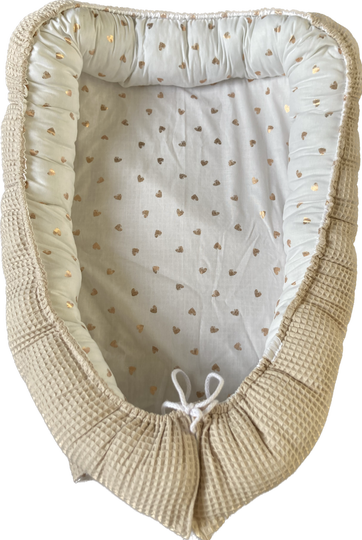 Poppennestje beige / goud hartje