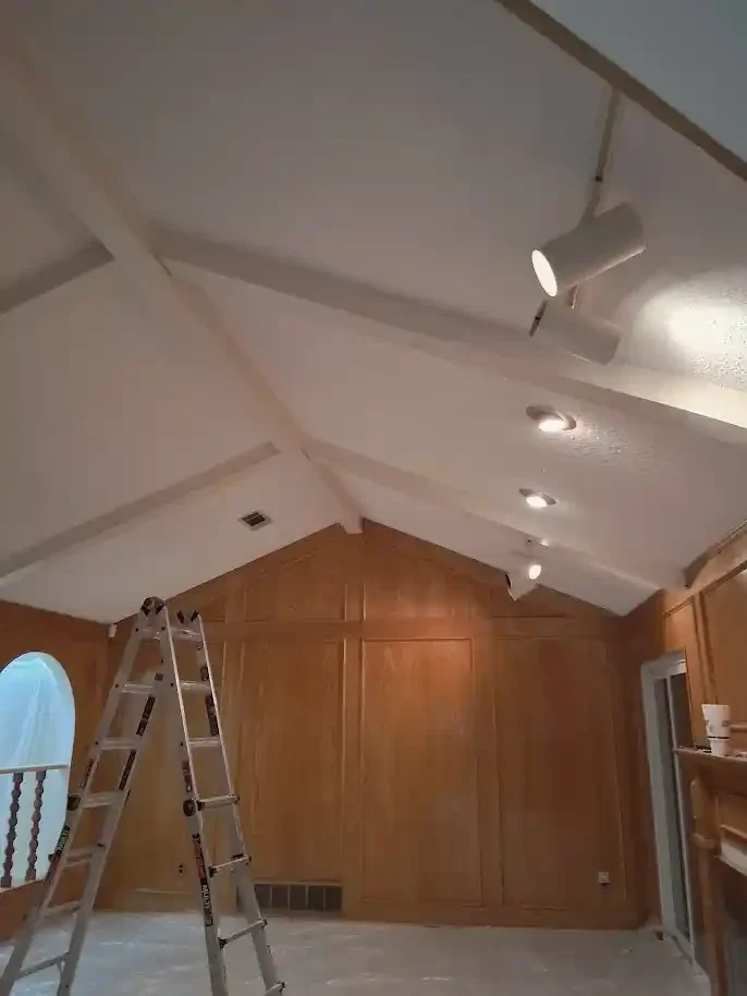 a vaulted ceiling with popcorn textured ceilings