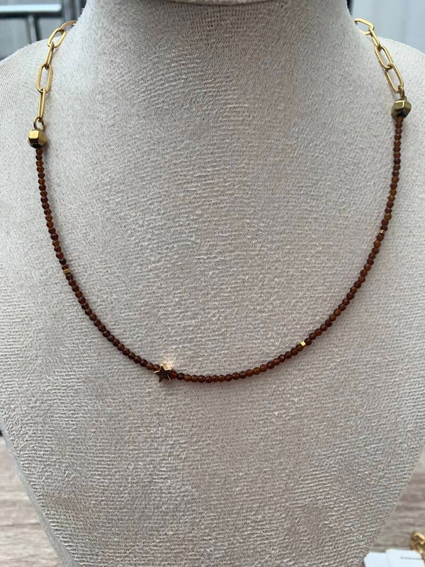 Collier fin marron