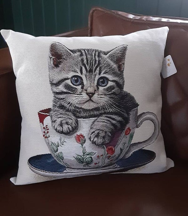 Sierkussen Poes in kopje