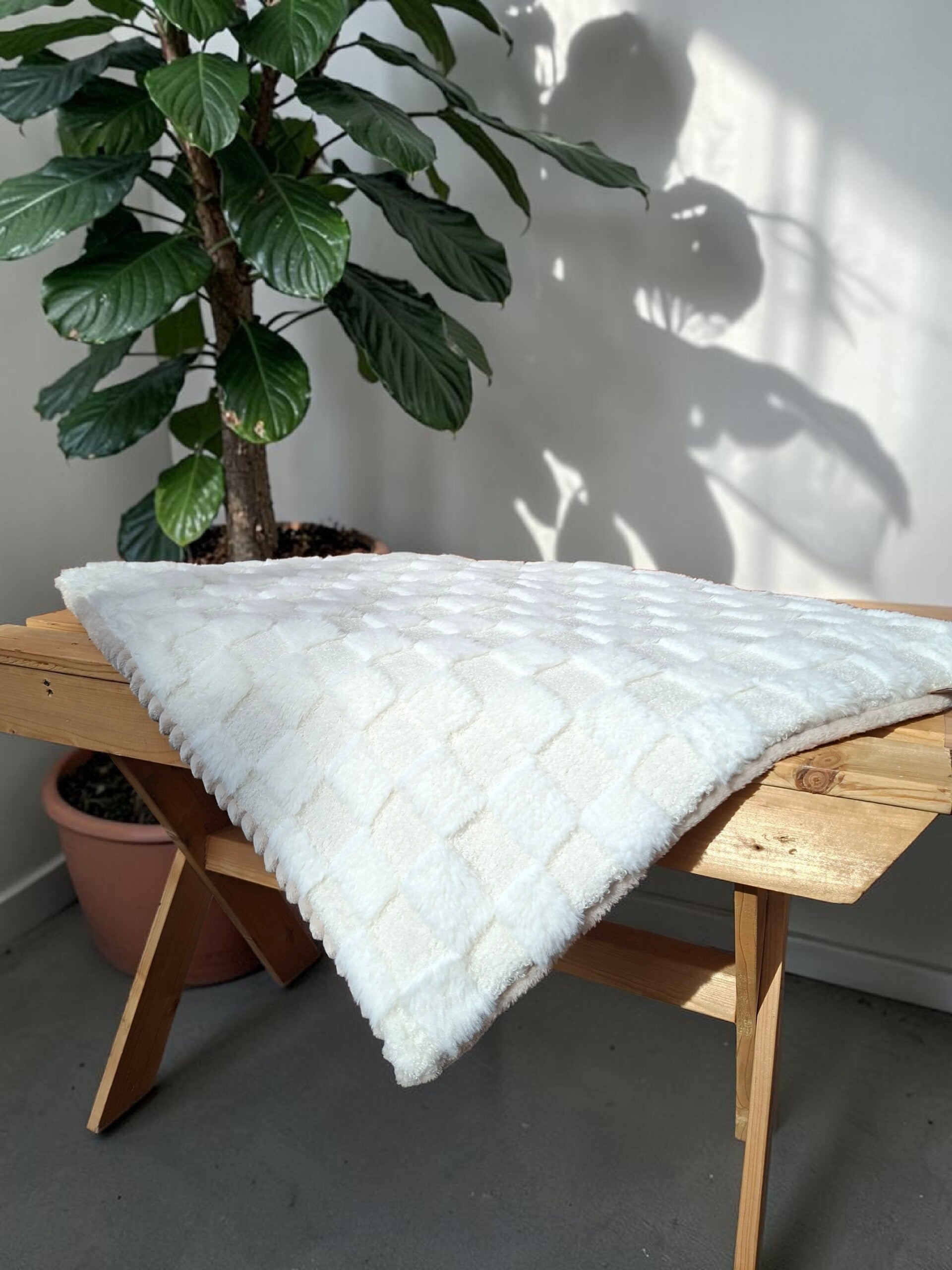 Luxe Fluffy Hondendeken / Kattendeken voor Bank, Auto & onderweg - Blokjes crème