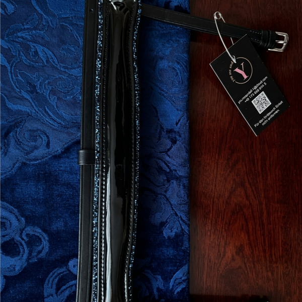 Nasenriemen Lack mit blauen Strass gr Cob