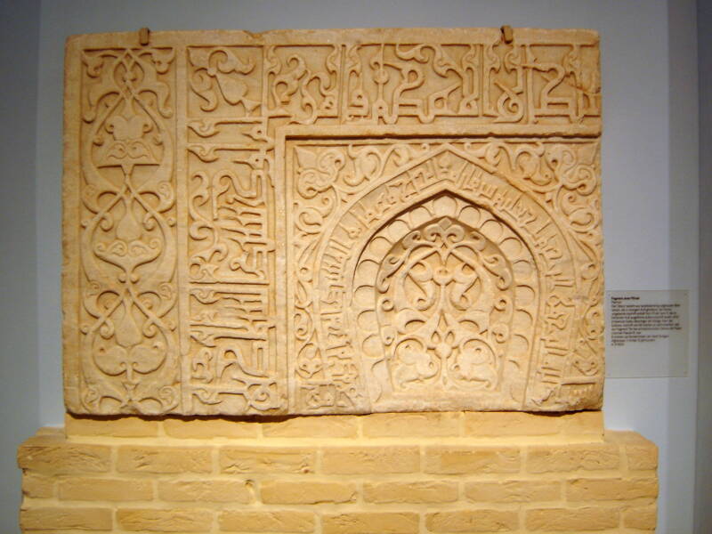 Fragment eines Mihrab,  Ghaznawidisch