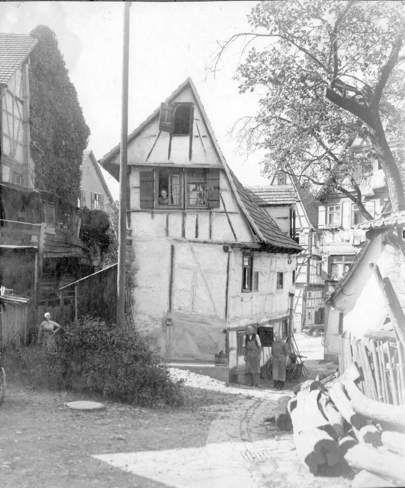 Haus auf der Mauer