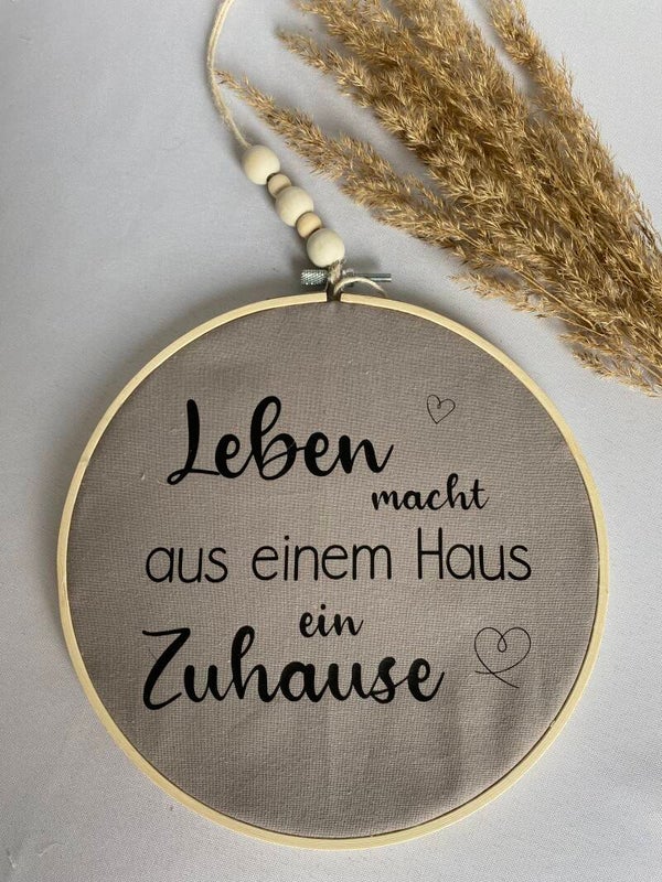 Stickrahmen - Leben macht aus einem Haus ein Zuhause