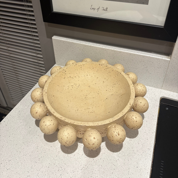 Circular bowl with bobble edge