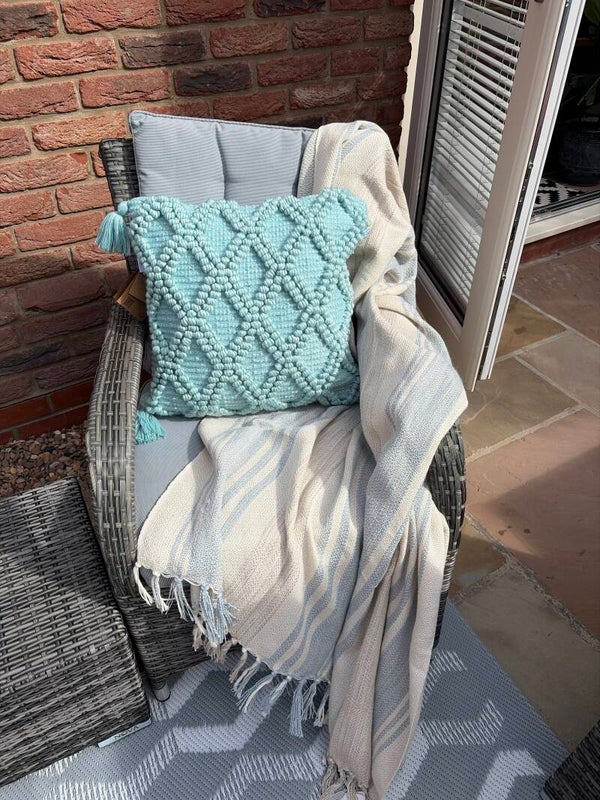 Outdoor throw - blue and cream