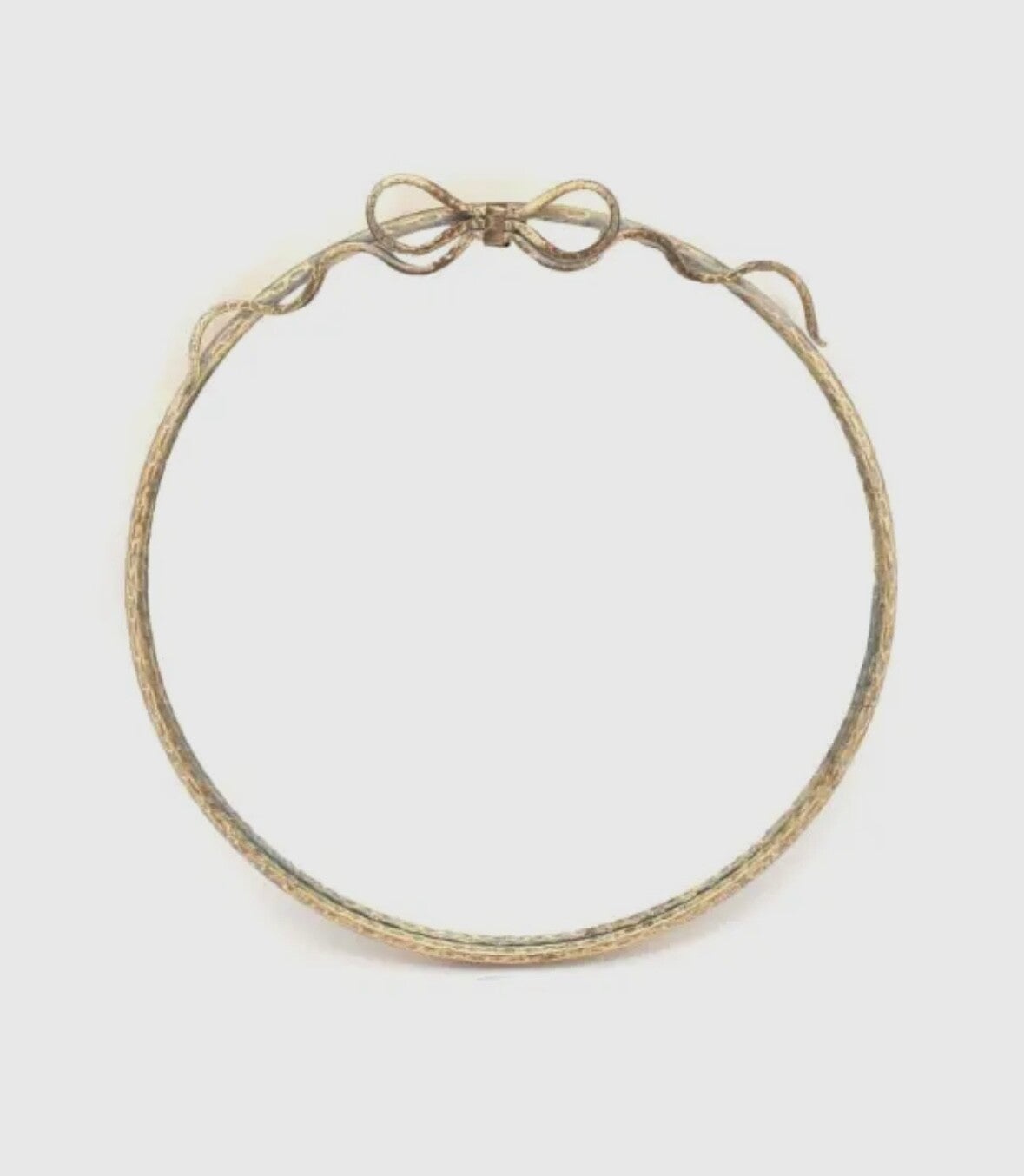 Wall mirror with Bow