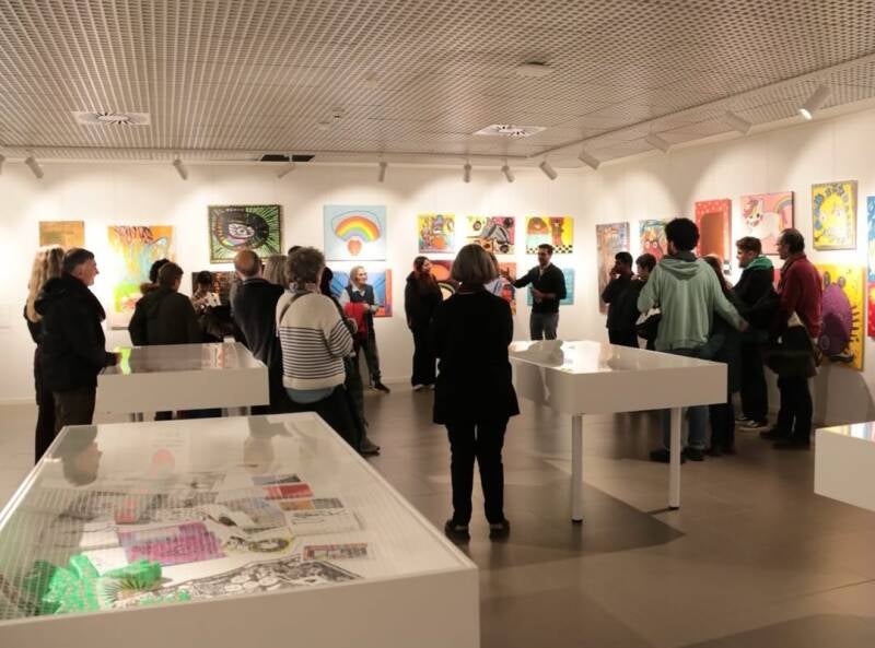 Artistas de ANDAR DE NONES en Zaragoza durante la muestra “Estrato”, iniciativa que une arte, diversidad funcional y comunidad cultural.
