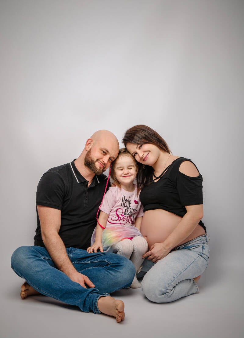 Naturalna sesja rodzinna w studio, fotografia dziecięca Grudziądz