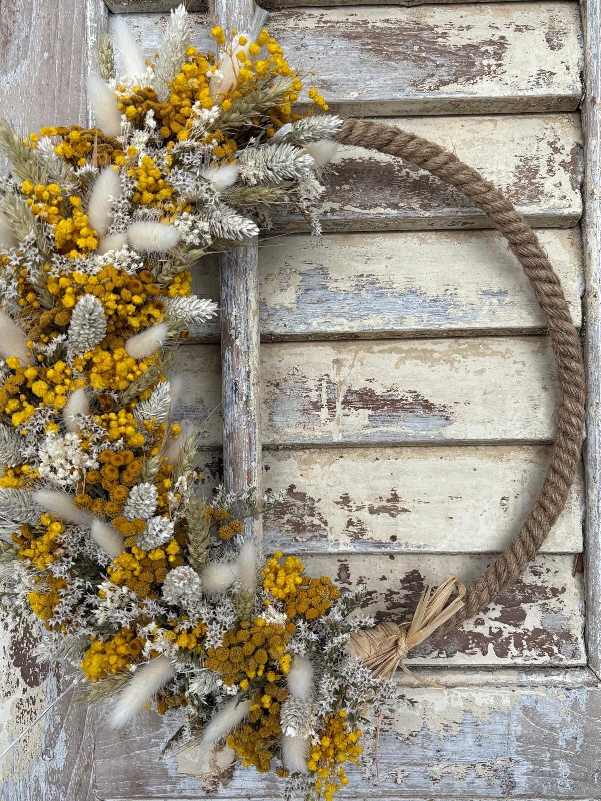Droogbloemenkrans geel op Jute Ring