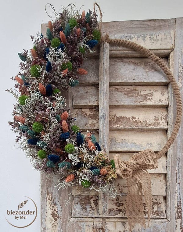 Kleurrijke Droogbloemenkrans op Jute Ring