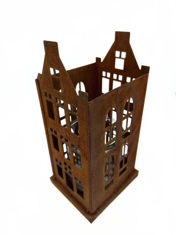 Roestkleurig metalen huisje voor sfeervolle verlichting