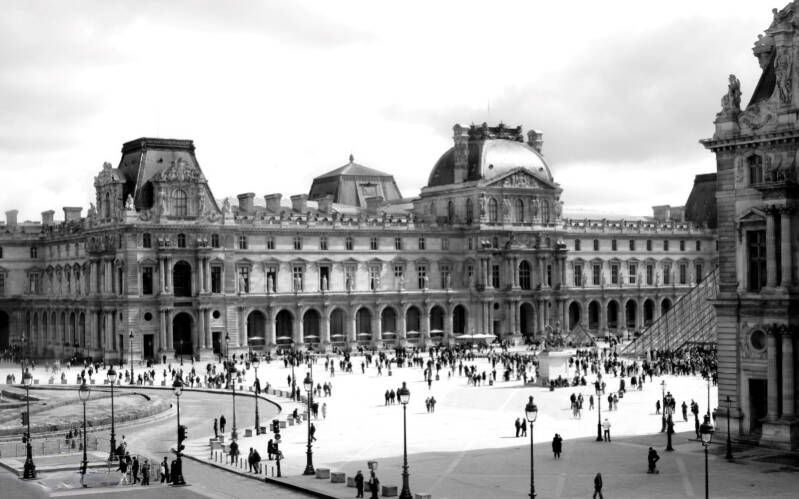 louvre-standard-g2wjn9.jpg