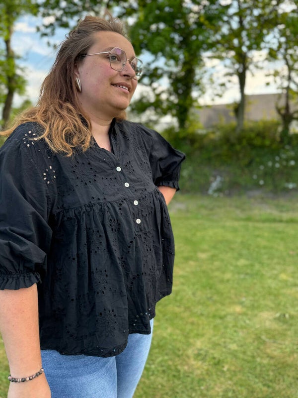 Blouse brodée noire