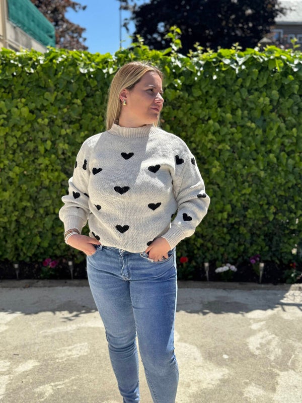Pull avec un motif coeur