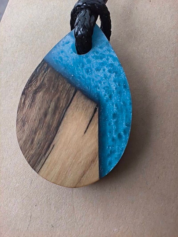 Collier resine époxy et bois