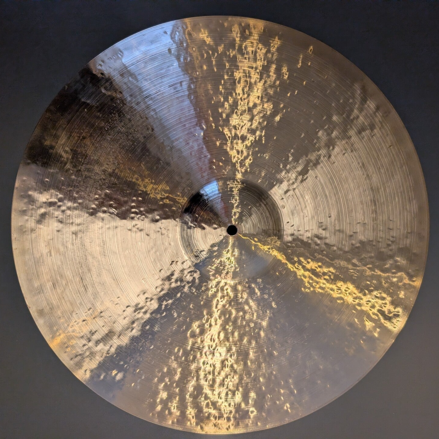 22" 2497g