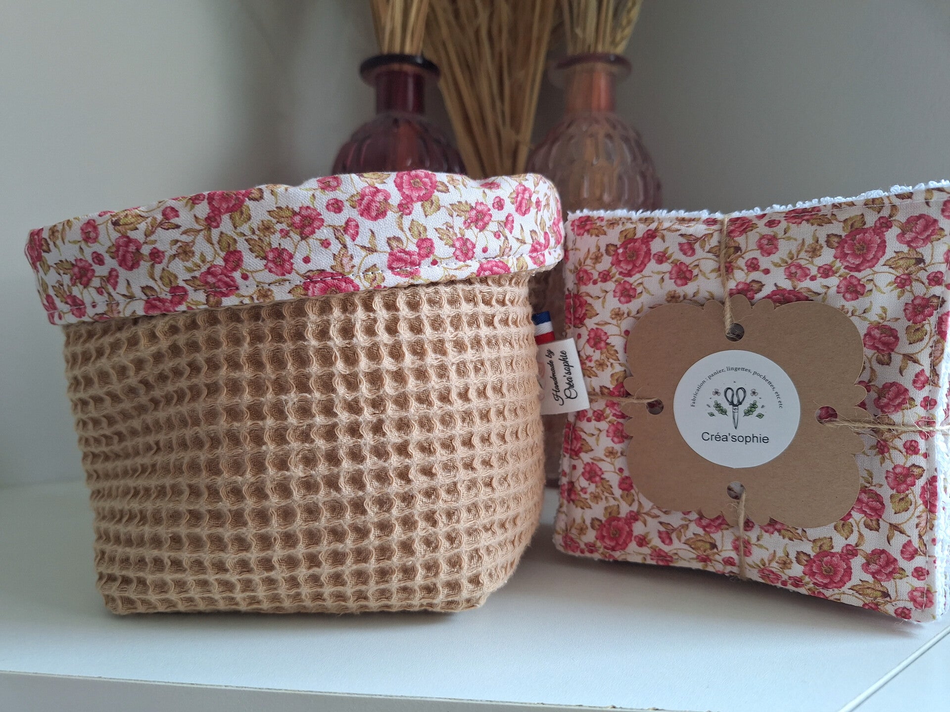 Panier et son lot de lingettes