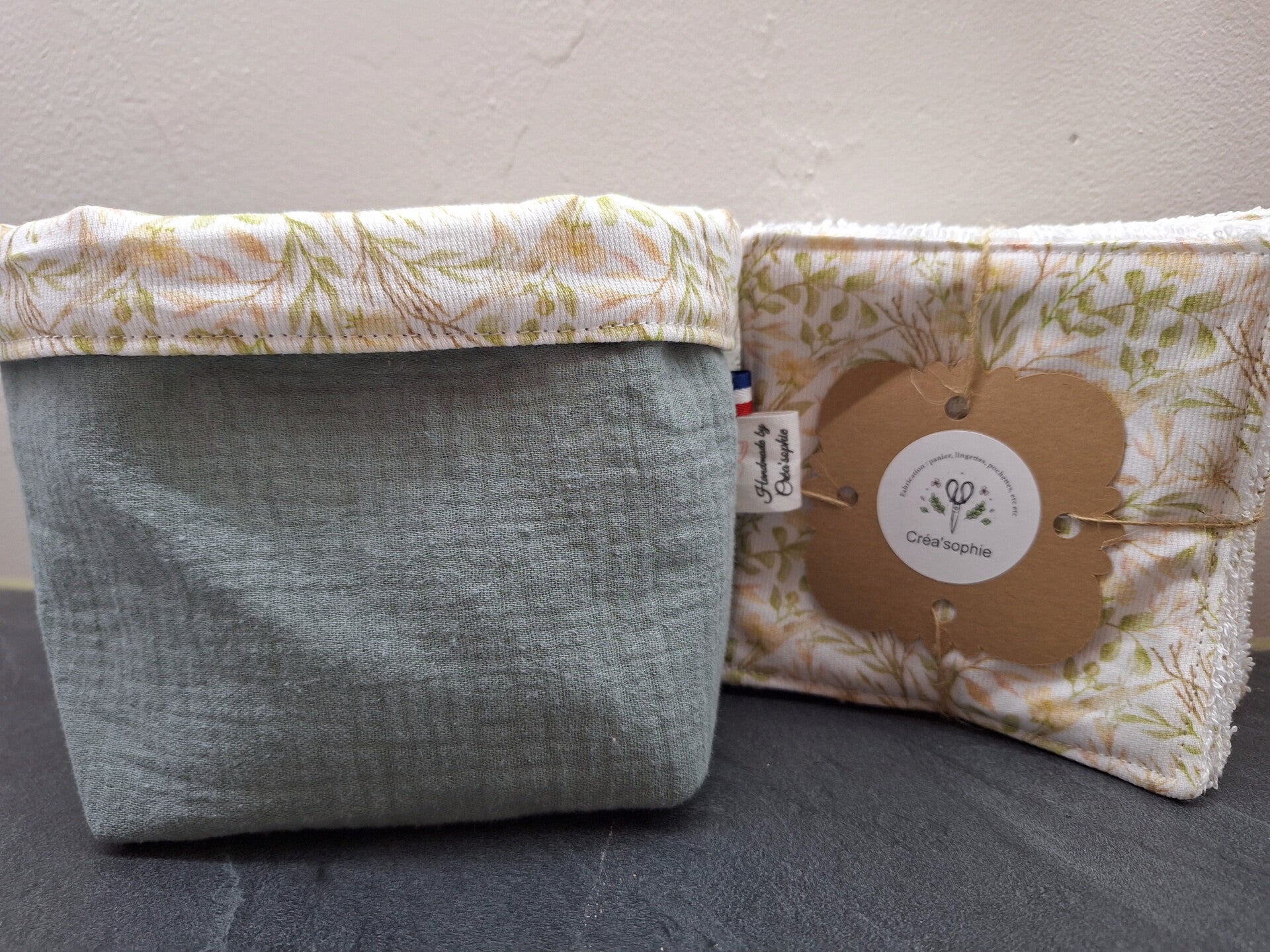 Panier  et son lot de 10 lingettes