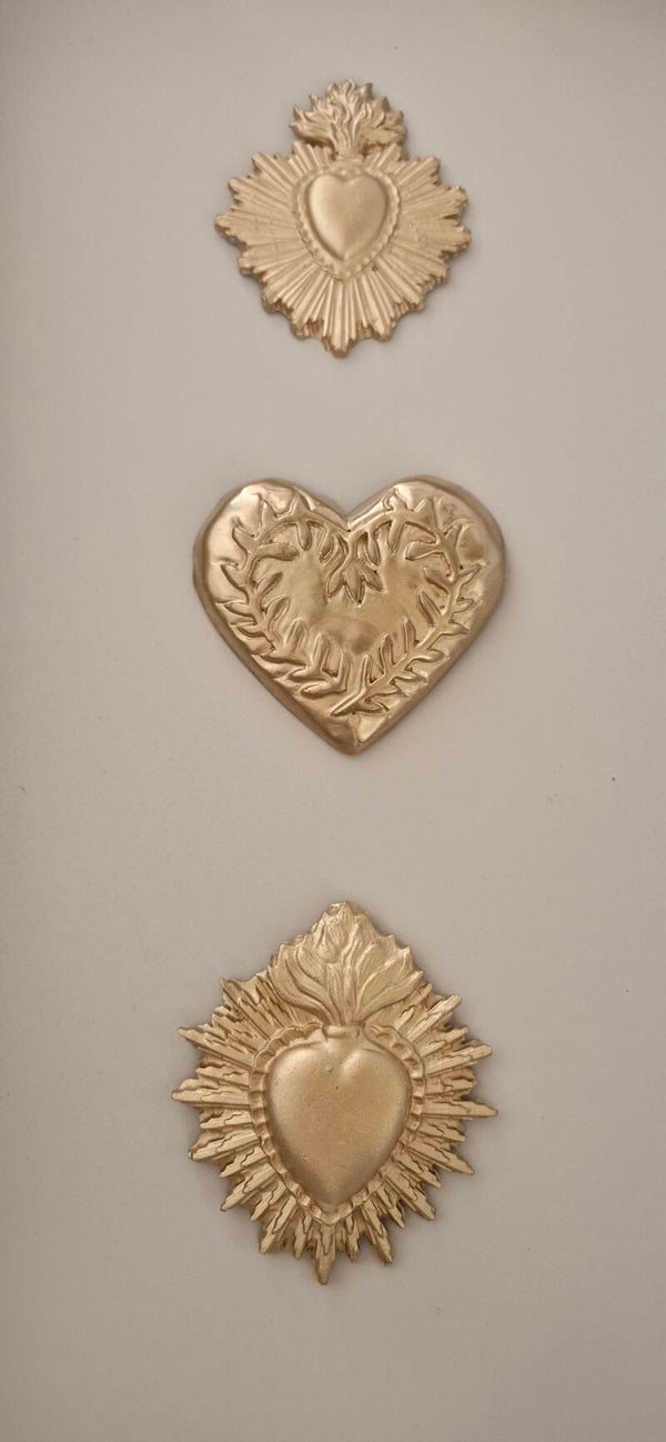 Lot de 3 ex votos dorés coeurs flamboyants