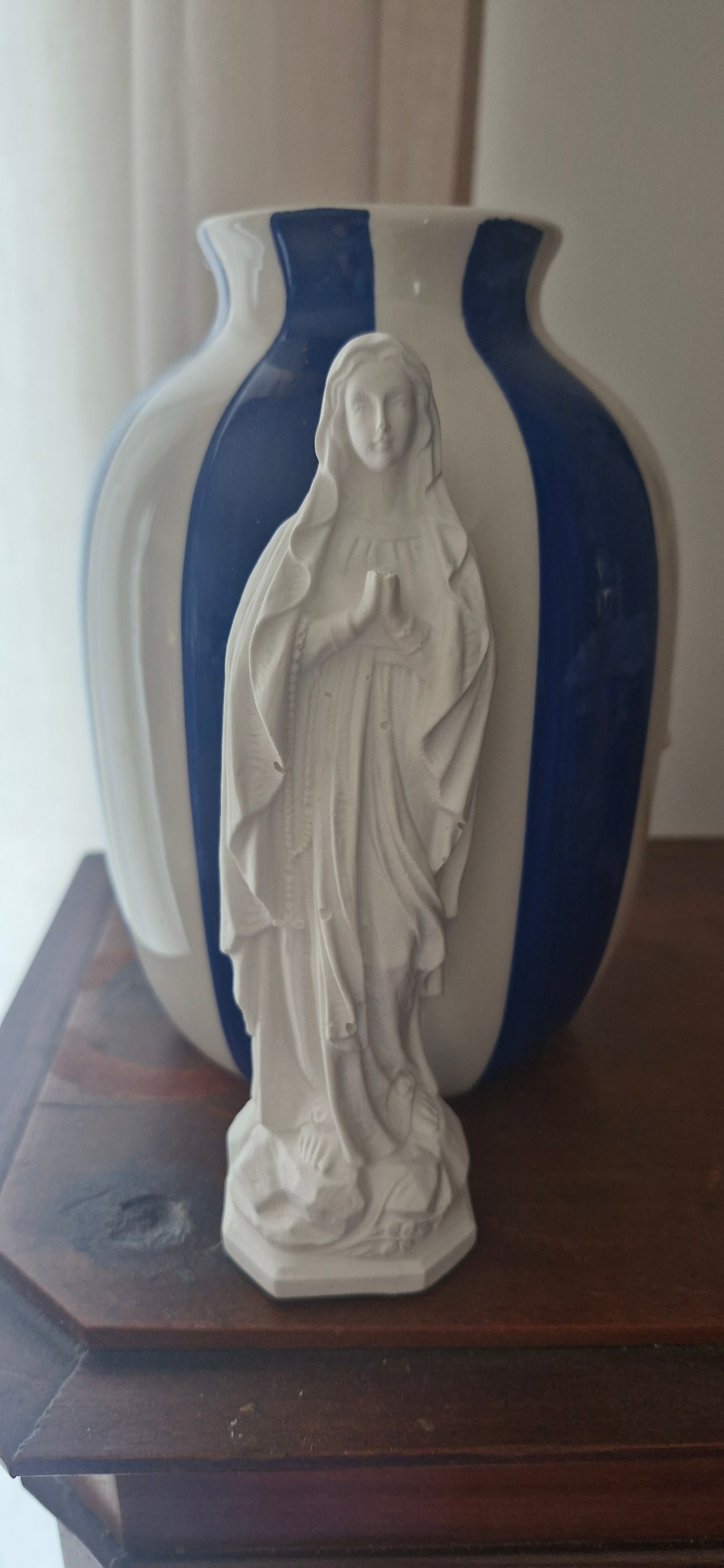 Statue Sainte Vierge Marie á poser,Communion