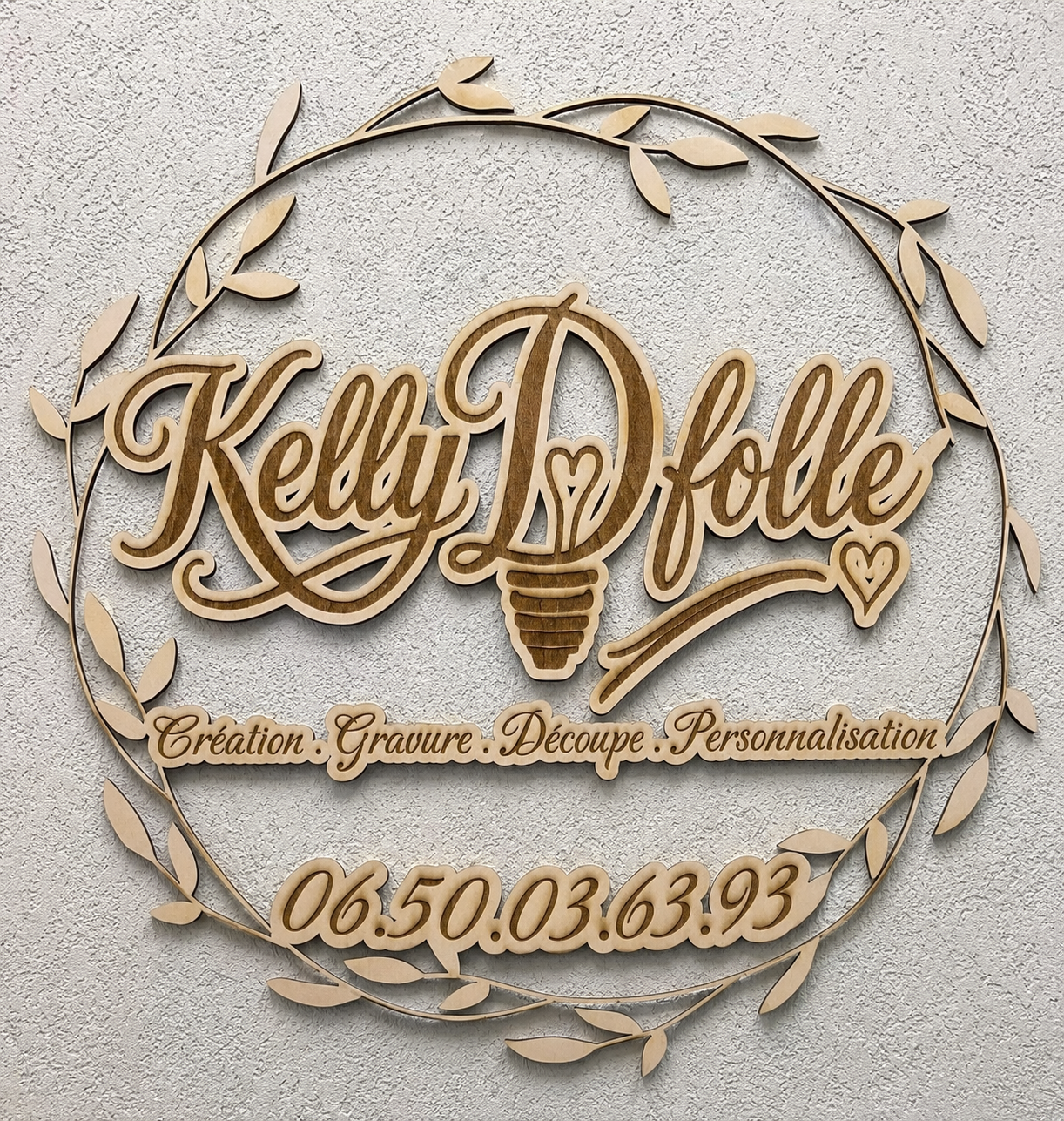 Logo d'entreprise en bois