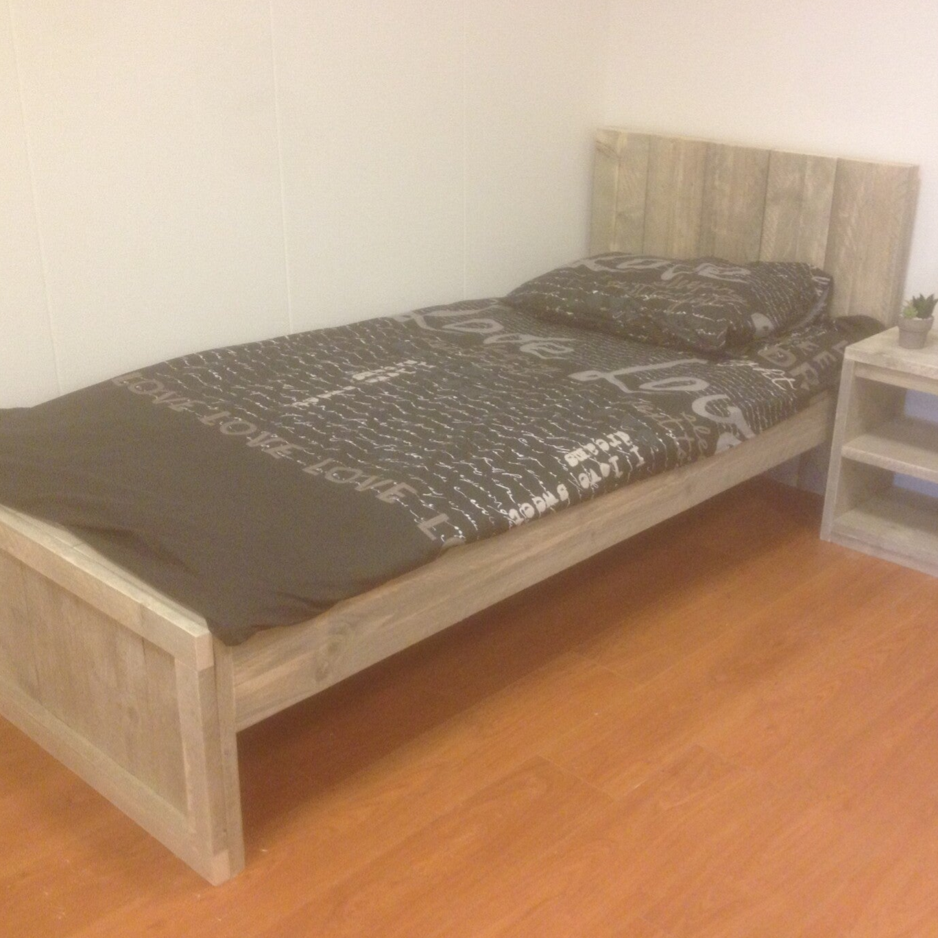 bed met open vak