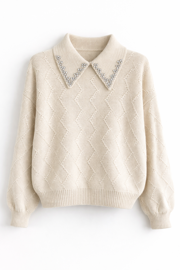 Kremowy sweter z ozdobnym kołnierzykiem