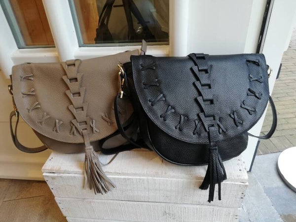 Leren Schoudertas gevlochten details Zwart / Taupe