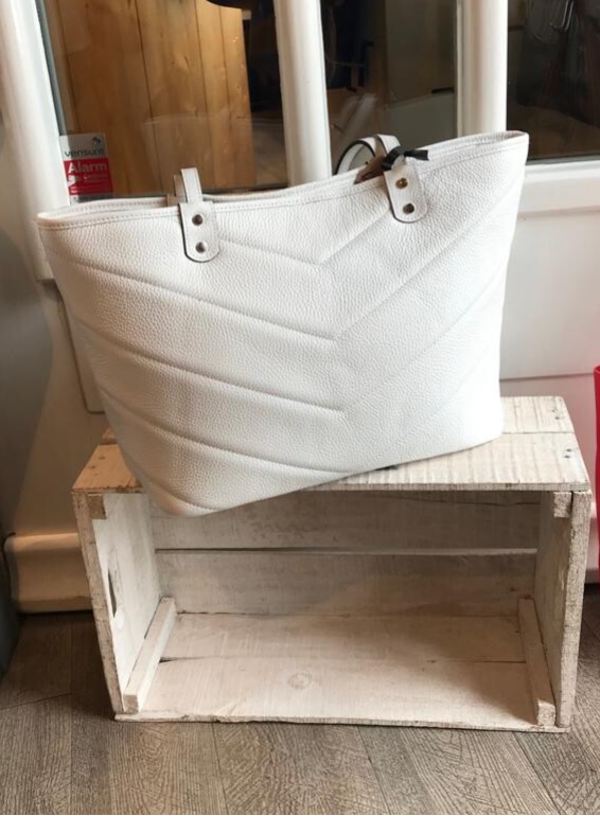 SALE Leren Chique Handtas met V Patroon Wit