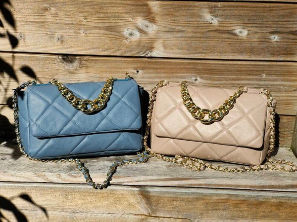 Leren handtas met doorgestikte ruitpatroon in Blauw en Oudroze