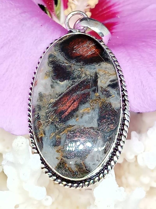 Pendentif en argent sterling et sa pierre Jaspe Rouge serti