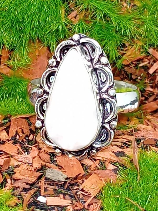 Bague texturée en argent sterling Silver 925 et pierre Thomsonite naturelle sertie