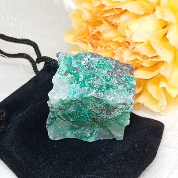 Dioptase naturelle brute unique