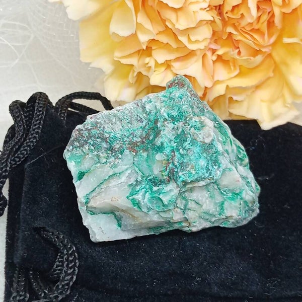 Dioptase naturelle brute unique 44g