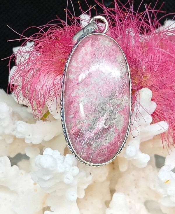 Sublime pendentif Thulite rose naturelle