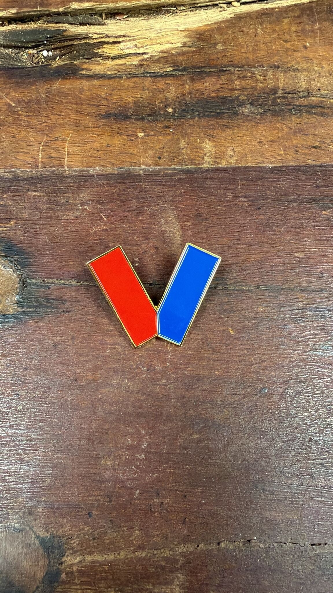 Sjoek pin “V”