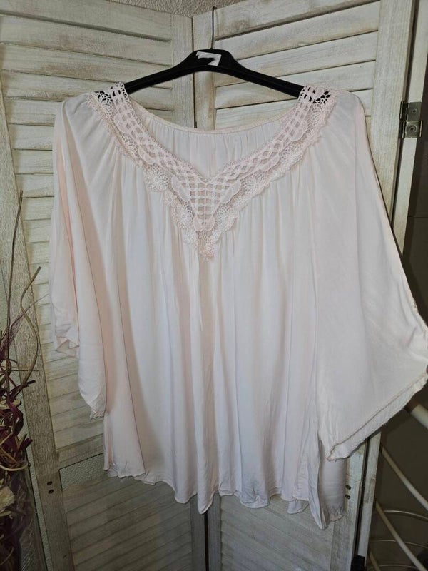 Bluse Shirt mit Spitze Bordüre Ausschnitt
