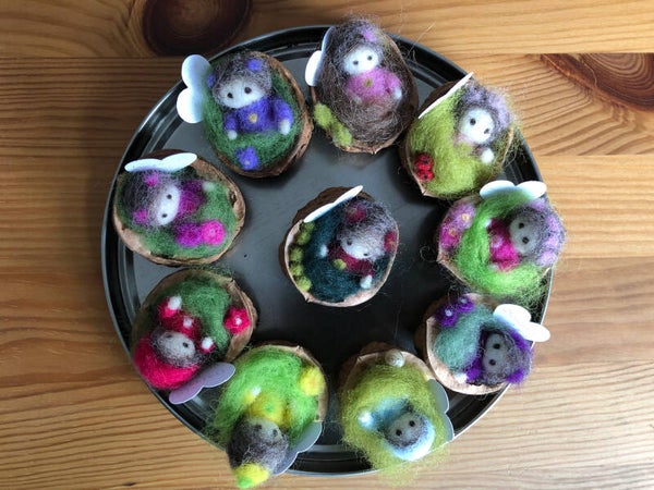 Däumelinchen in Nussschalenbettchen