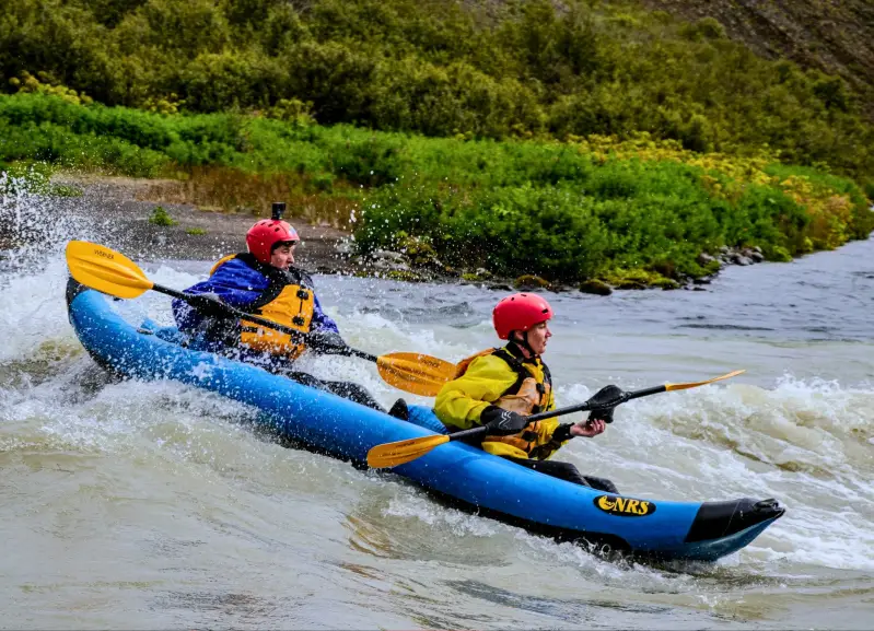 avontuurlijke-reis-door-ijsland-river-kayaking-standard.webp
