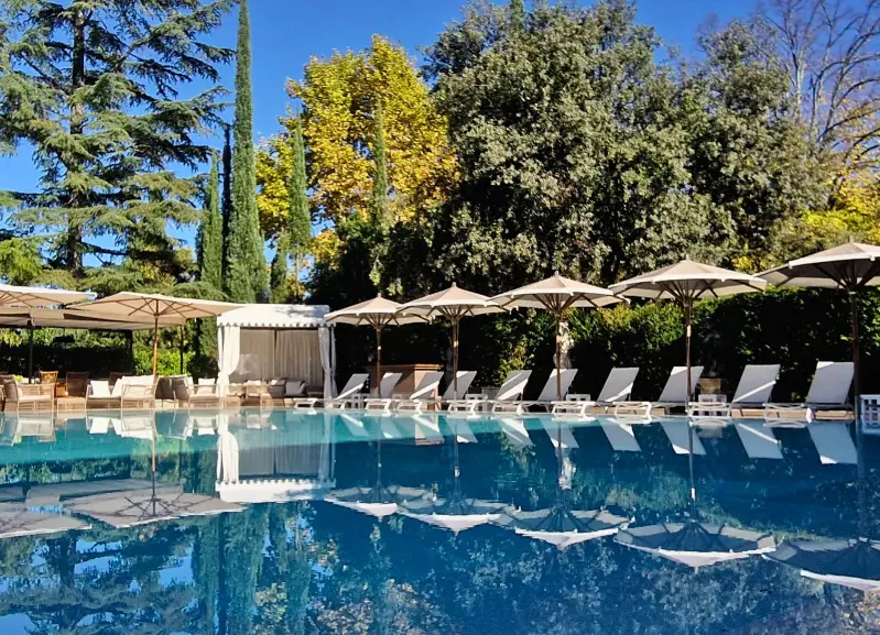 luxe-hotel-firenze-verwarmd-zwembad-standard.webp