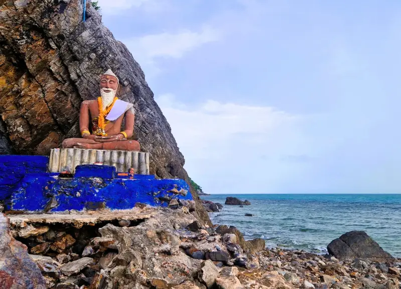rondreis-thailand-kohsamui-tempels-buddha-verlaten-strand-standard-dsoyqm.webp